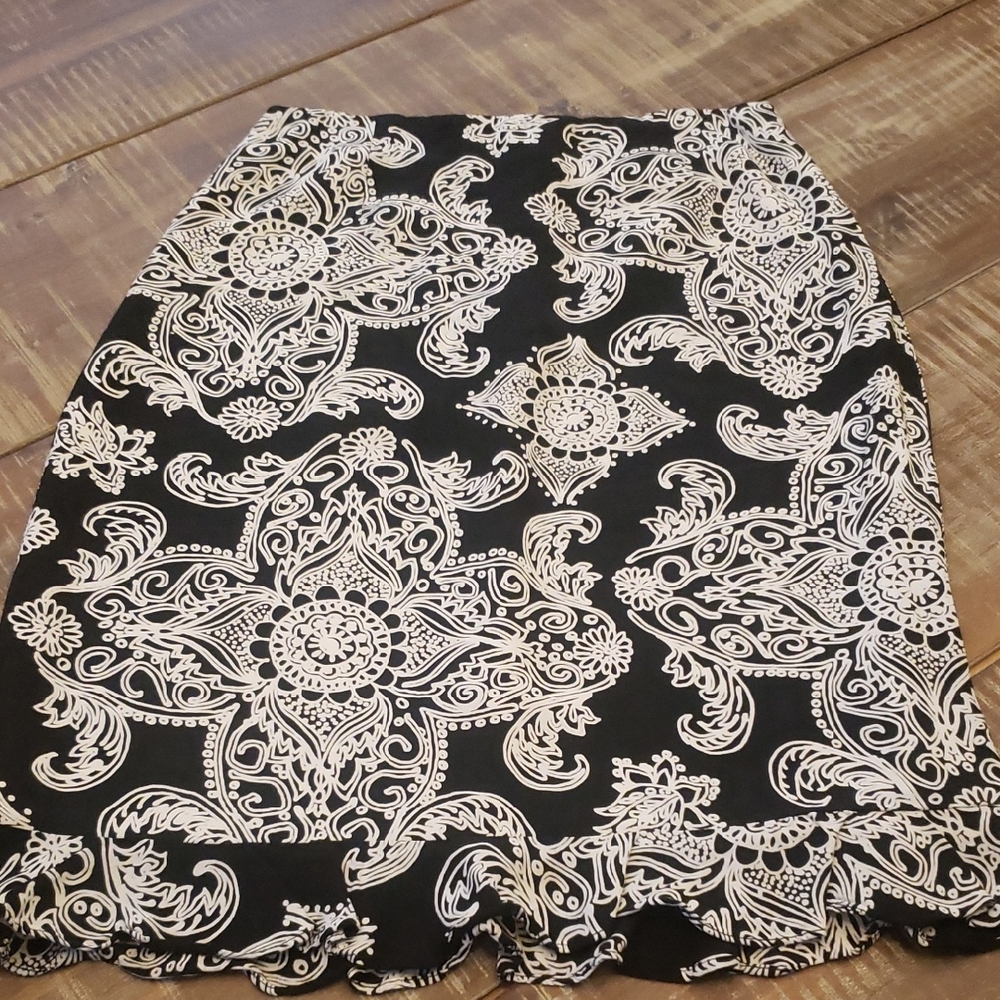 Elegant Black and Cream Skirt